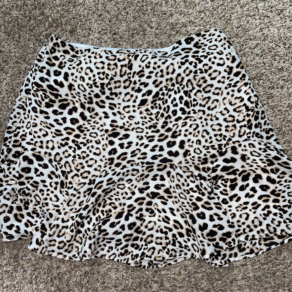 Francesca’s cheetah print mini skirt. Flowy. Size large.